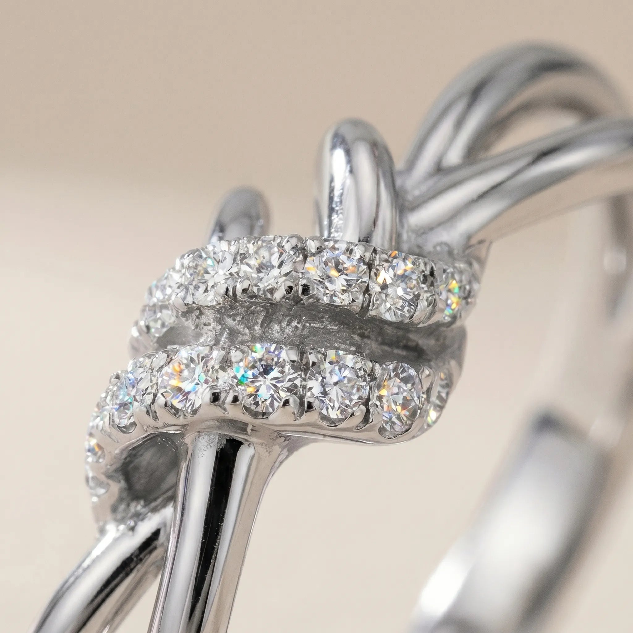 The Diamond Lien Knot Band